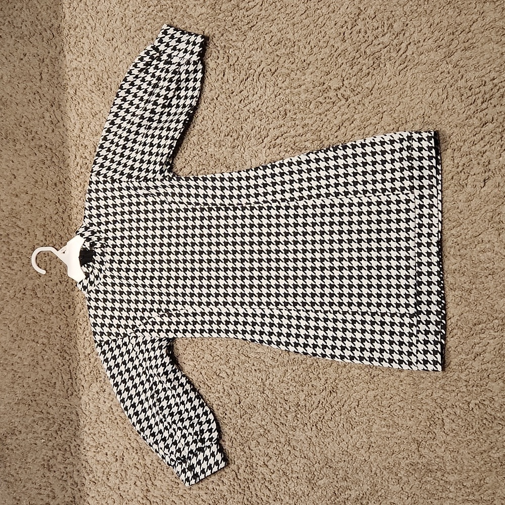 Cute! Houndstooth pattern dress. Worn twice. Kidpik brand.